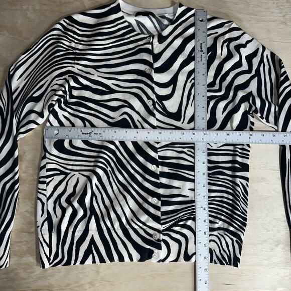 J.Crew Women’s Zebra Print Button-Front Cardigan Sweater Size XL Black White - Picture 7 of 9